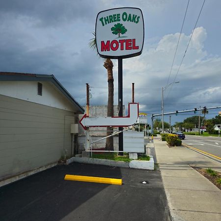 Three Oaks Motel - ไททัสวิลล์ ภายนอก รูปภาพ