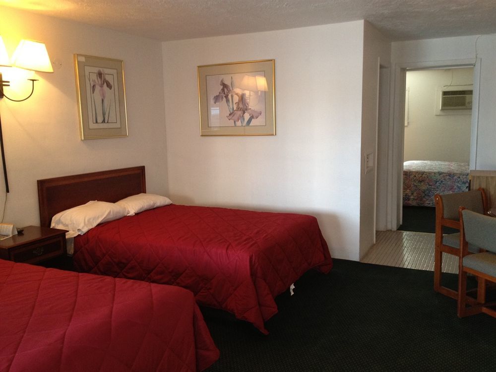 Three Oaks Motel - ไททัสวิลล์ ภายนอก รูปภาพ